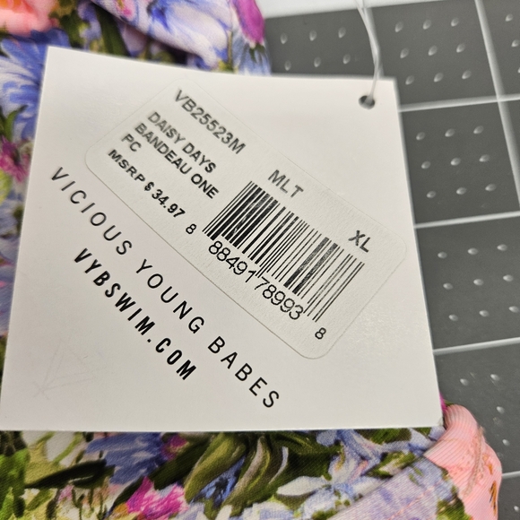 VYB Daisy Days Bandeau Cutout Peephole One Piece Swimsuit Bathing Suit XL - Picture 4 of 4